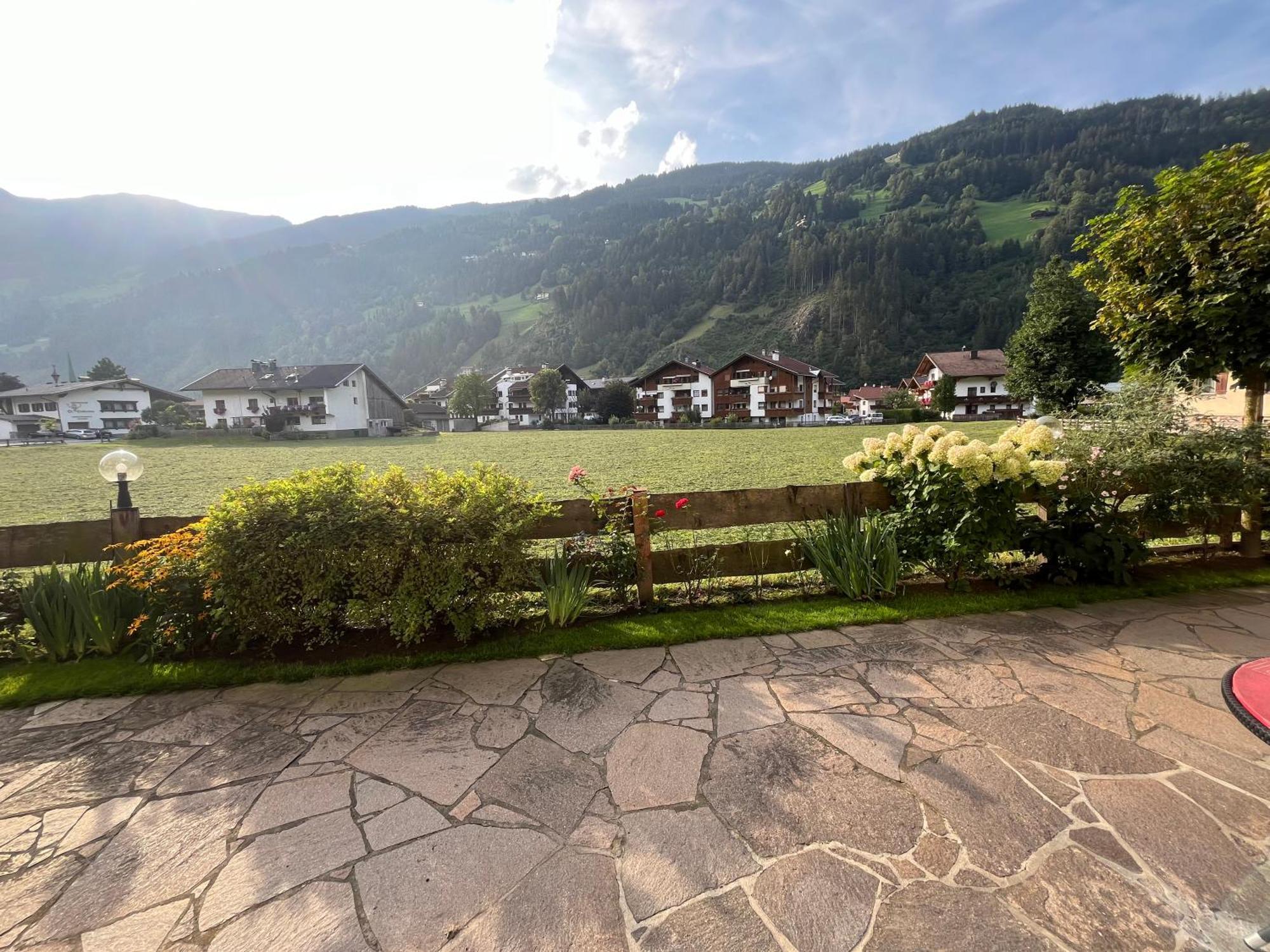 Zell Views Apartments Zell am Ziller Exterior photo