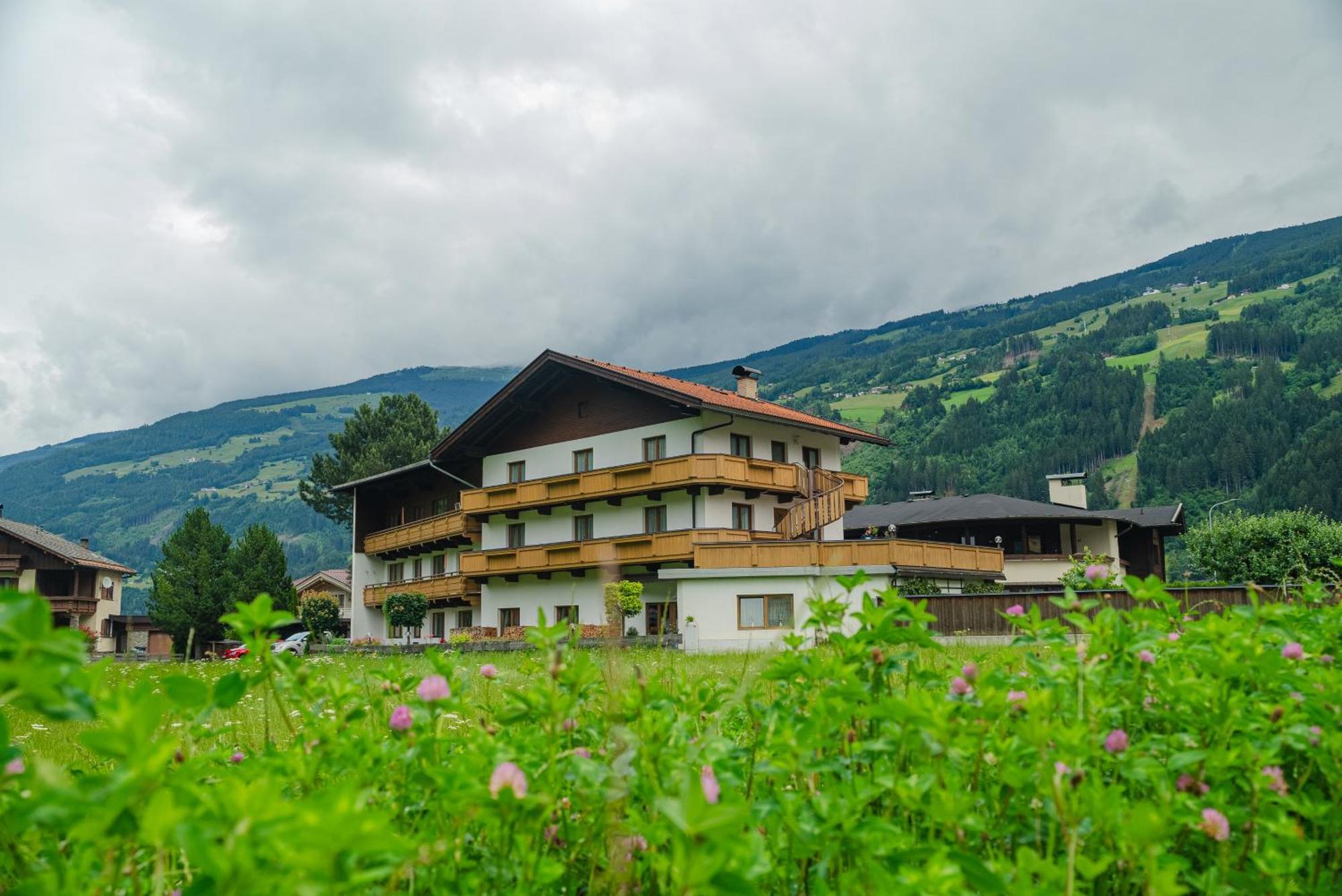 Zell Views Apartments Zell am Ziller Exterior photo